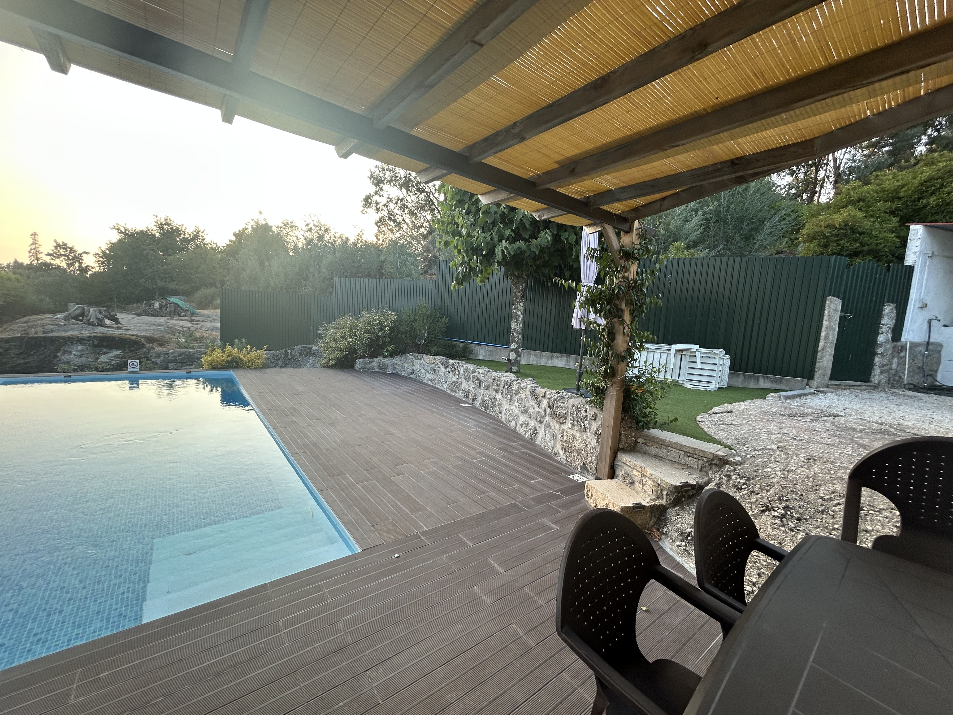 Quinta da Pena - Vista da piscina e jardim